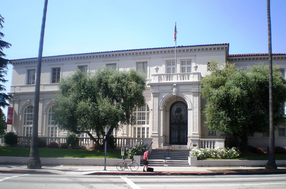 Exterior of the Ebell of Los Angeles clubhouse building on Wilshire Boulevard in Mid-City, Los Angeles.