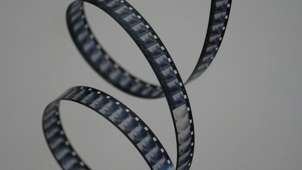 Abstract cover plate for a Hollywood Standard explainer on film credits